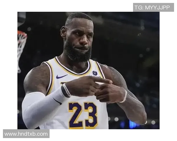 足球明星的魅力与压力如何交织成令人畏惧的光环与阴影